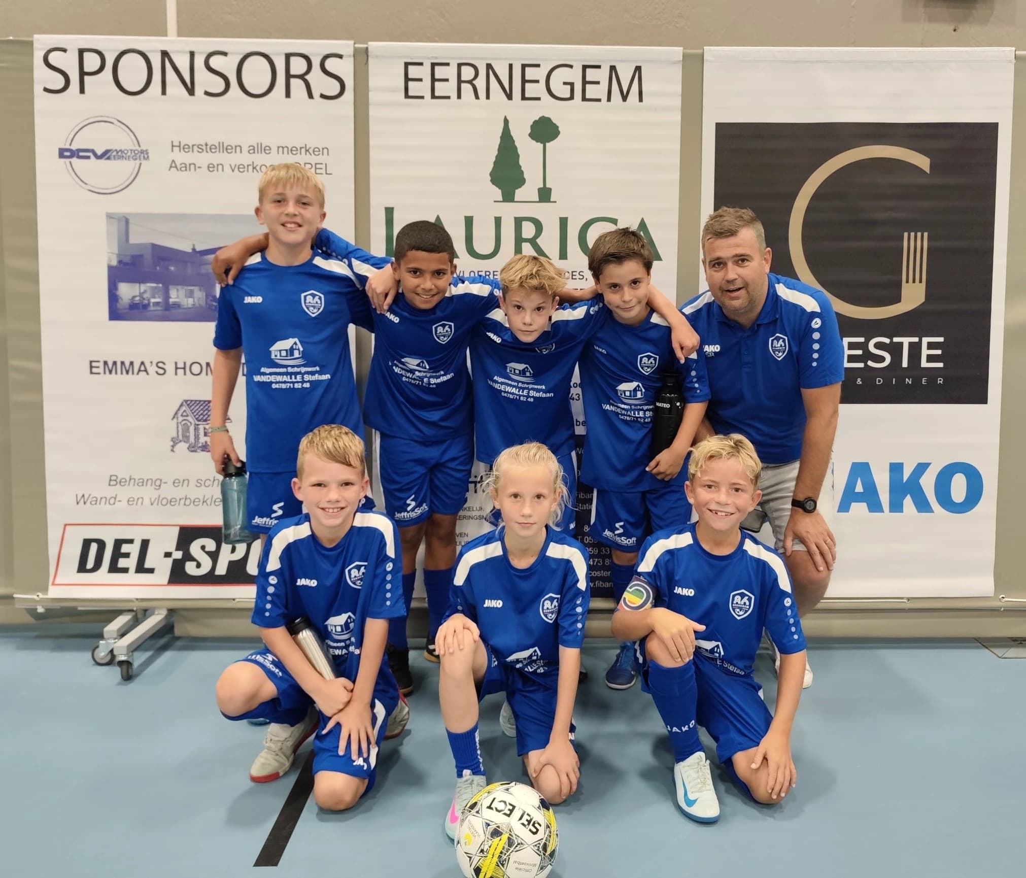 Ploegje van zeven jonge voetballers