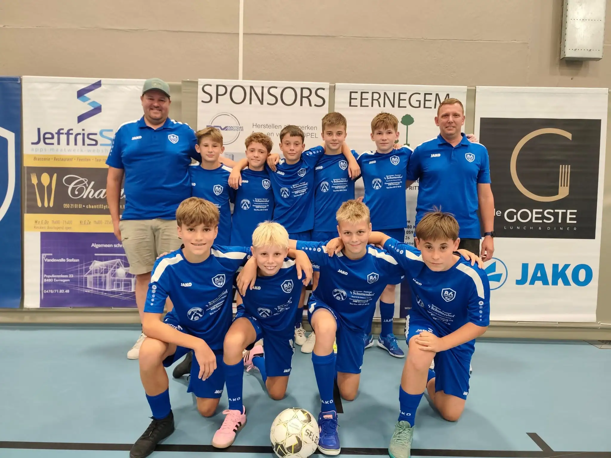 Ploegje van zeven jonge voetballers